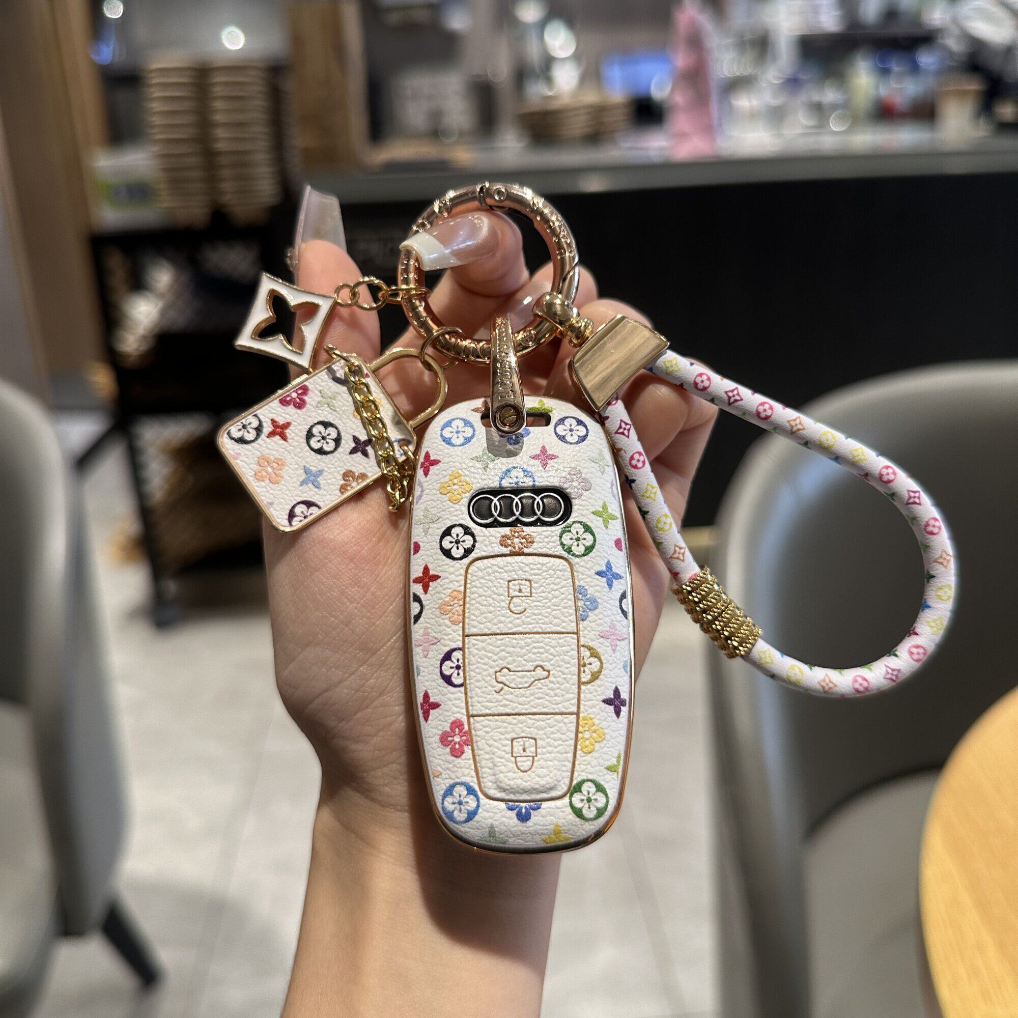 奥迪新款a6l钥匙套q3a3/q2l/q5/q7/a8/a7s3/r8tt高档车包壳扣女士