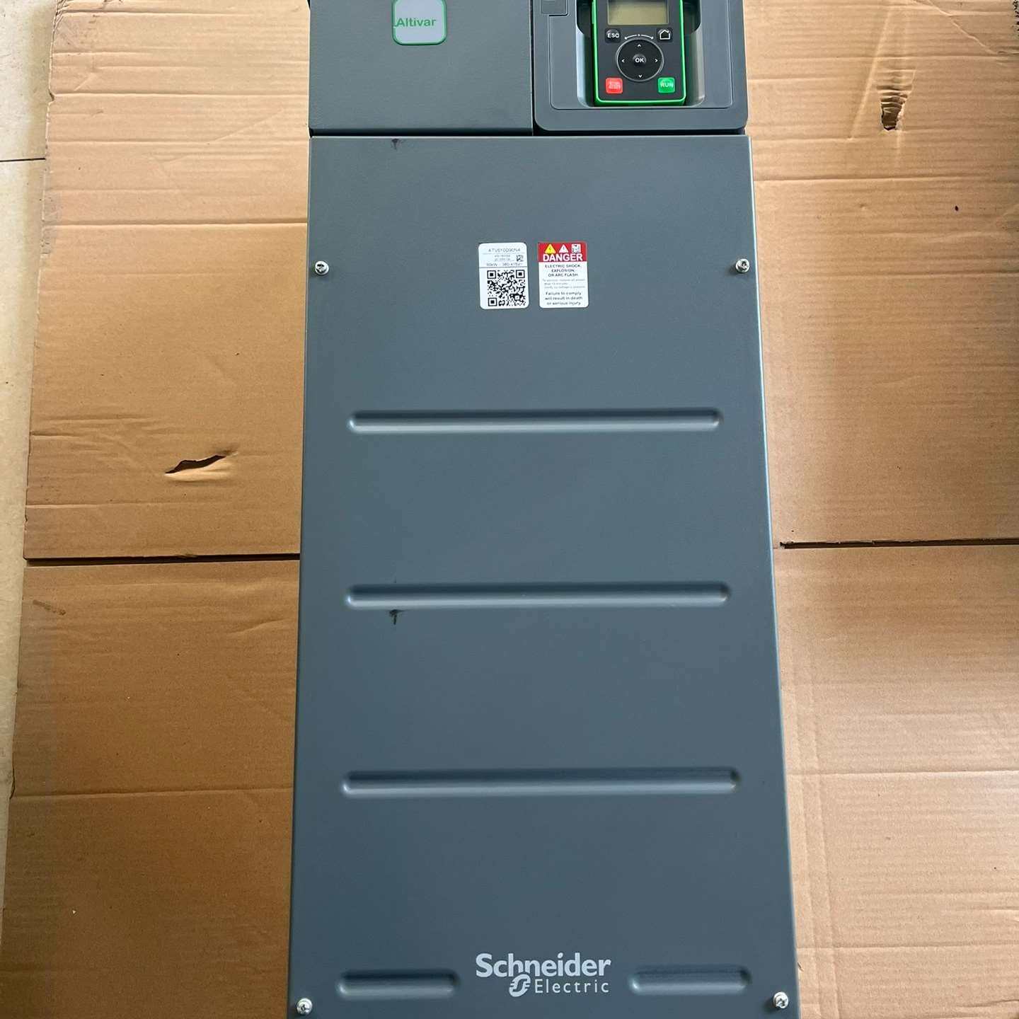 议价施耐德ATV610D90N4 90KW 380V维修