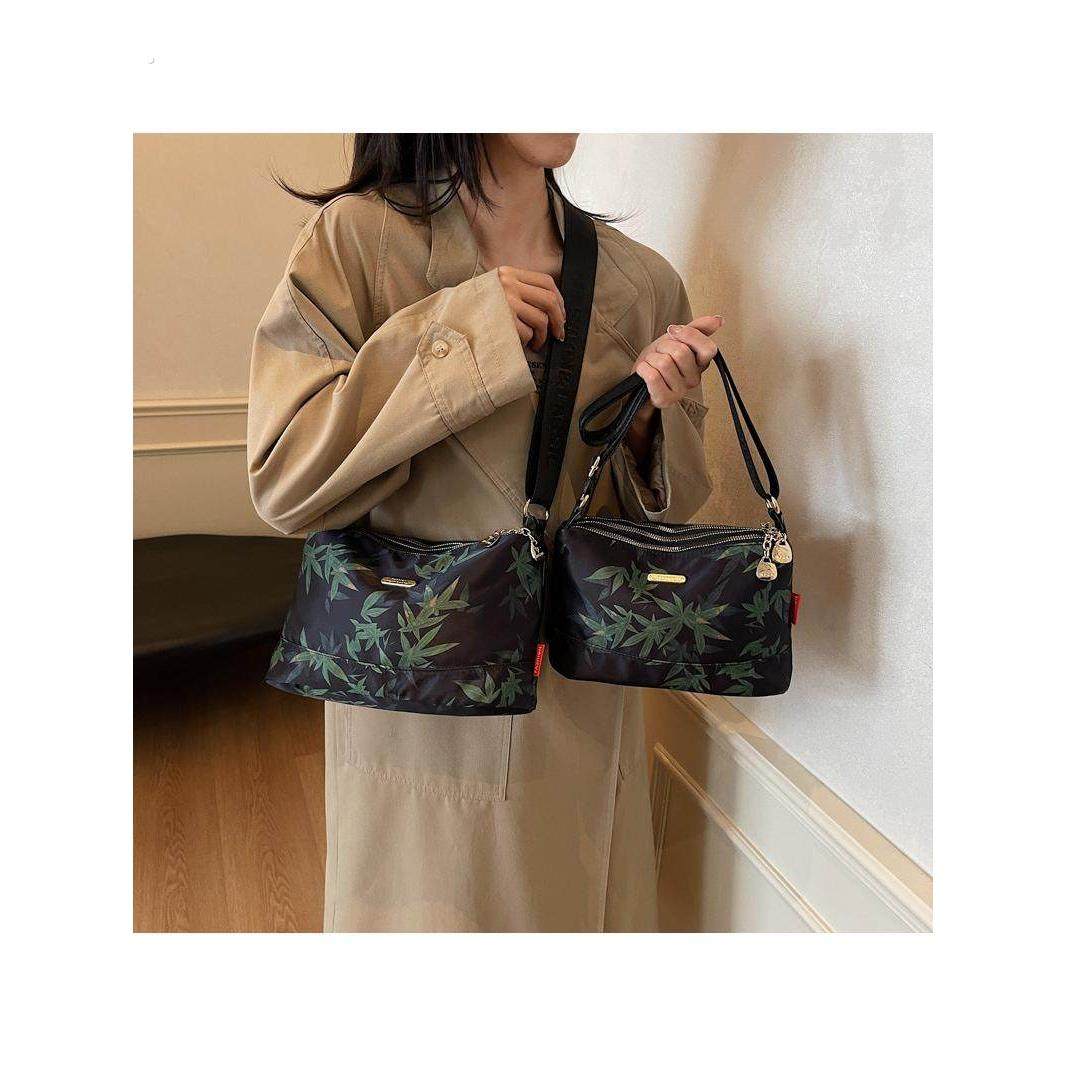 南韩丝妈妈包中年单肩包婆婆时尚多层大气帆布包斜挎新款,箱包皮具/热销女包/男包,时尚帆布包,淘宝优惠券,粉丝福利购,淘宝优惠卷