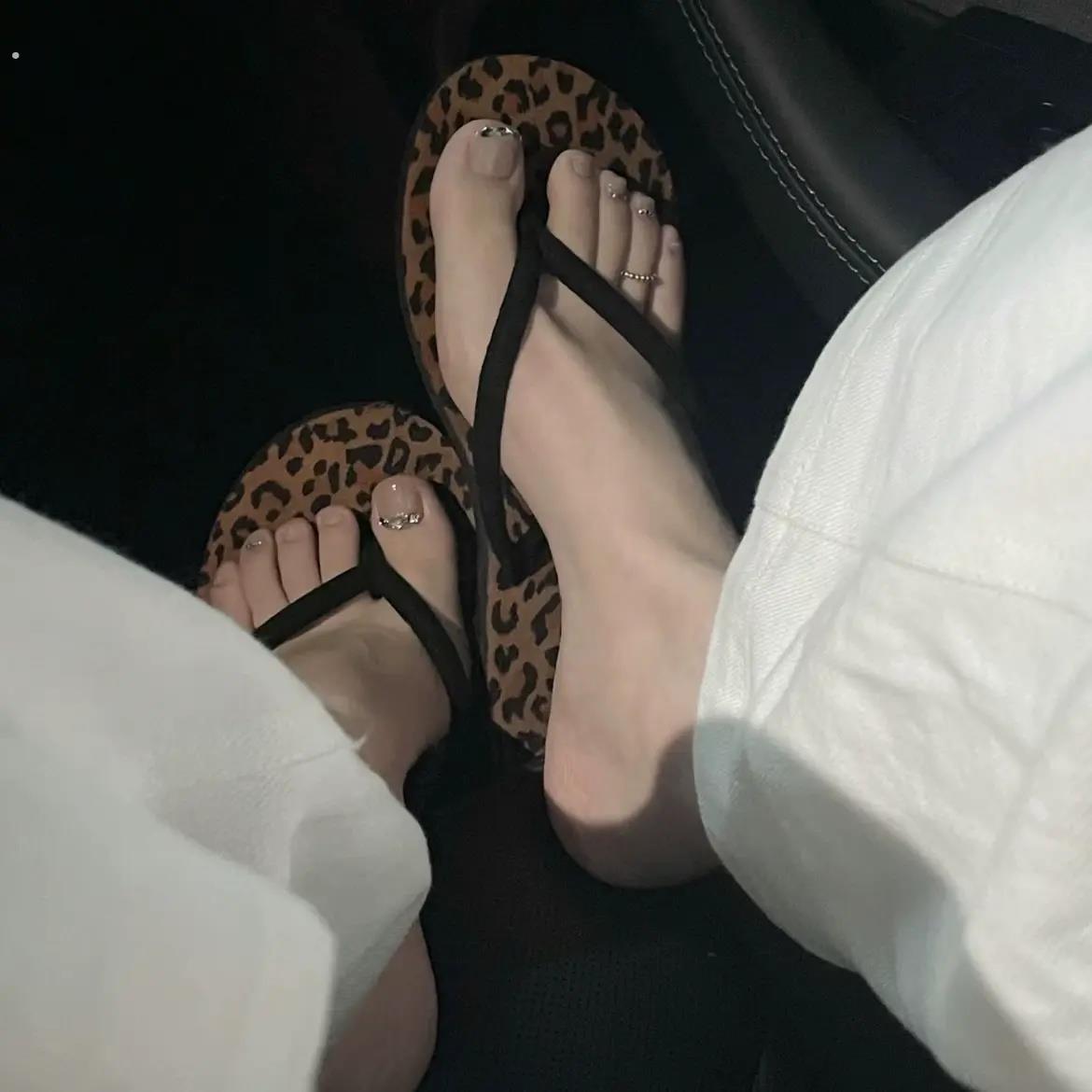 踩屎感豹纹人字拖女外穿夏季时尚海边沙滩软底室内防滑夹脚凉拖鞋