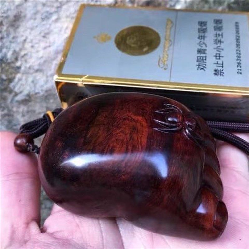 正宗海黄海南黄花梨老料油梨附体扭曲纹知足常乐手把件收藏送礼