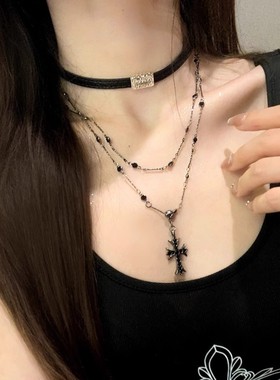 叠戴黑色十字架项链女生长款choker项圈高级感锁骨链颈链甜酷颈带