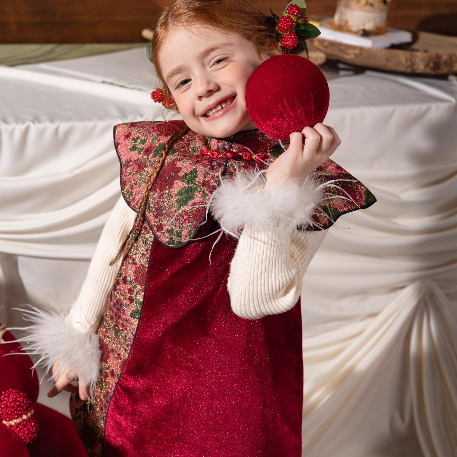 女童新中式红色丝绒秋冬连衣裙