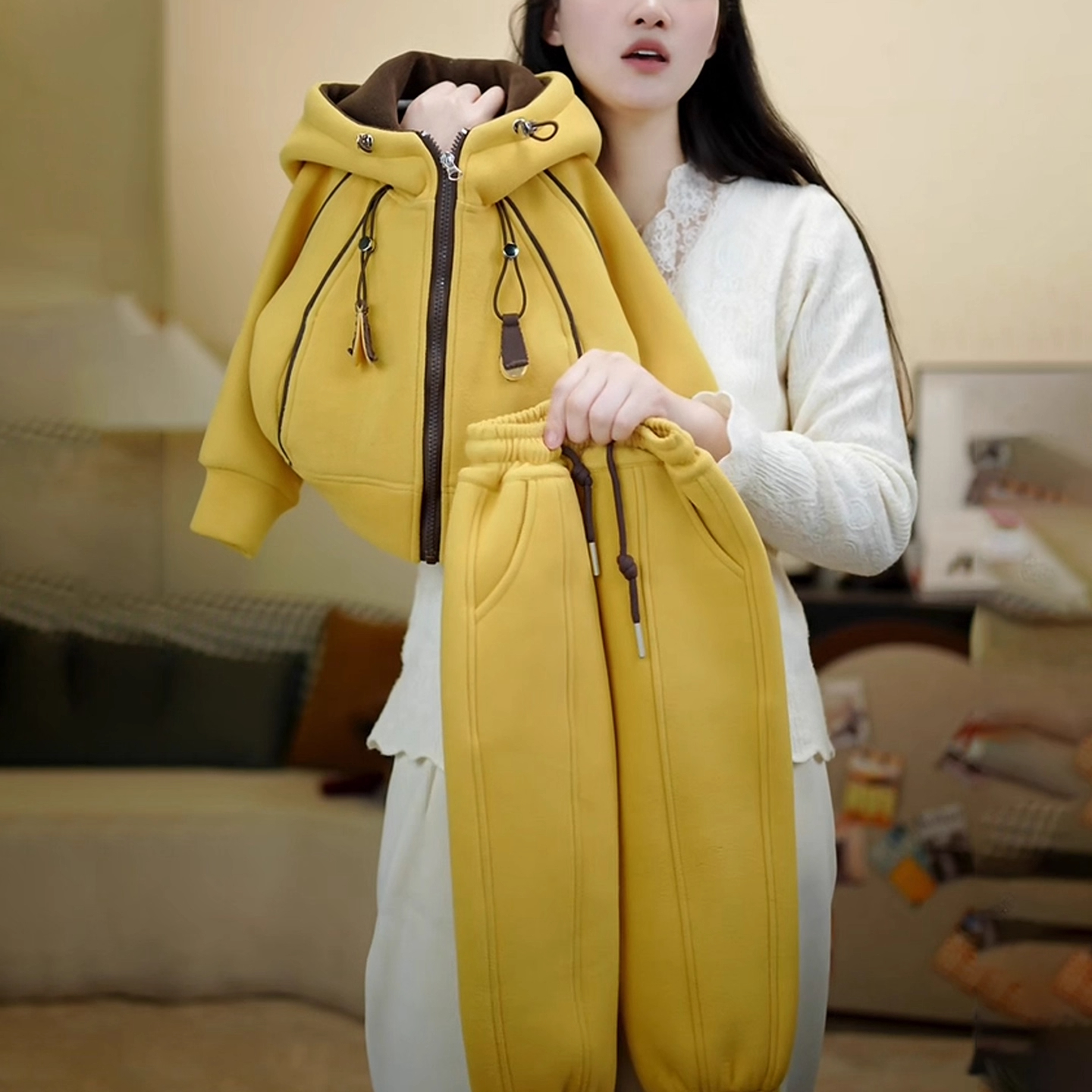 2025年冬季新款儿童女童黄色外套连帽卫衣套装休闲运动童装两件套