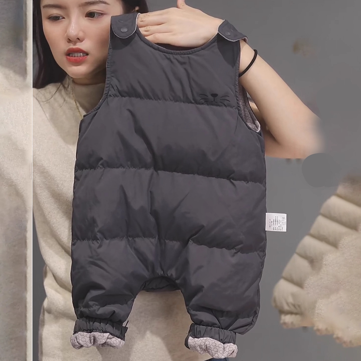 2025年冬季新款儿童男女童韩系时尚潮流百搭休闲保暖背带裤连体衣