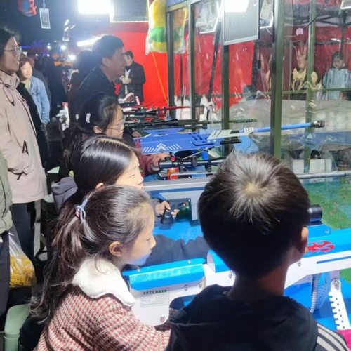 一款新型游乐气炮枪设备真人版CS吃鸡游戏设备枪林弹雨摆摊设备
