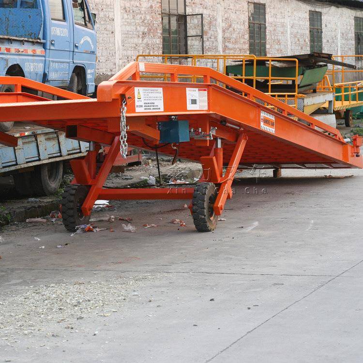 移动式液压登车桥15吨米宽集装箱卸货平台叉车桥轮式车载升降