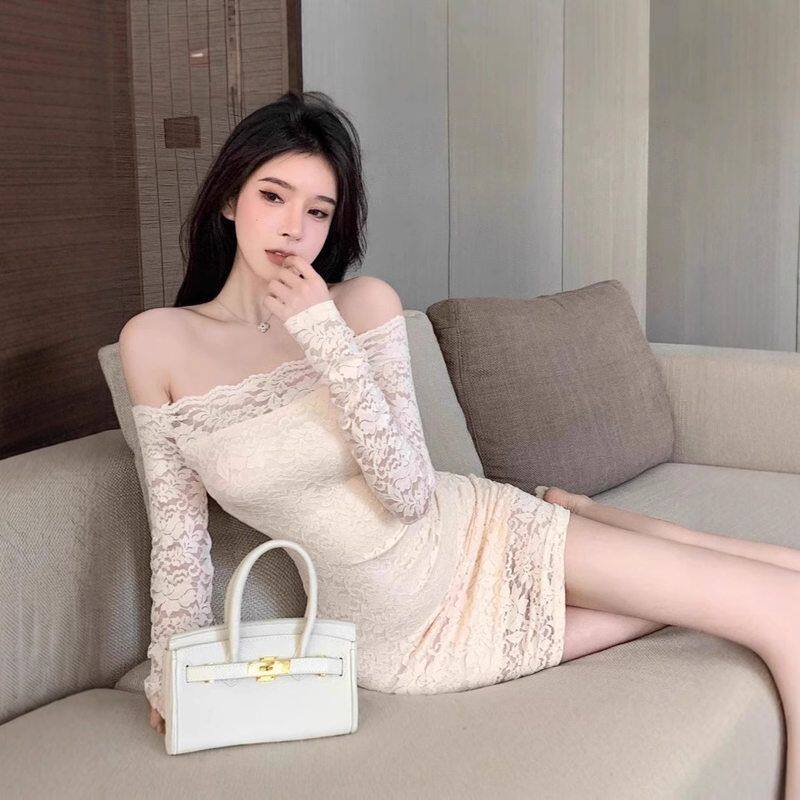 一字肩气质别致绝美连衣裙女早春连衣裙