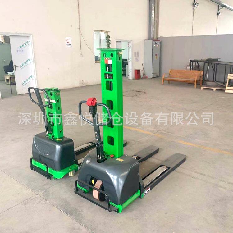 自体登高电动叉车随车1吨全电动堆高车便携式自提升降车搬运叉车
