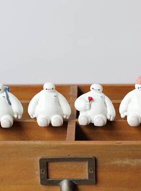 卡通汽车摆件暖男大白玩偶公仔桌面摆件车载装饰品摆件树脂工艺品