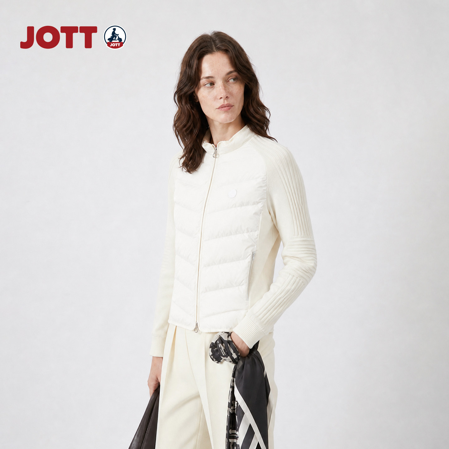 JOTT/中山领修身羽绒服简约时尚拼接针织袖长袖外套女士秋冬新款图片