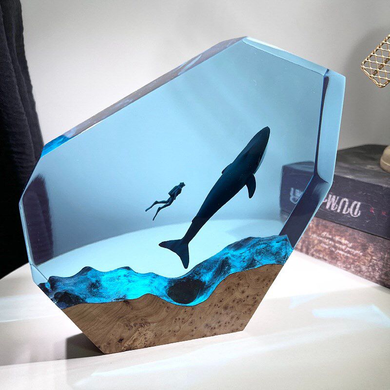 树脂海洋滴胶潜员鲸鱼工艺品生日家居装饰品
