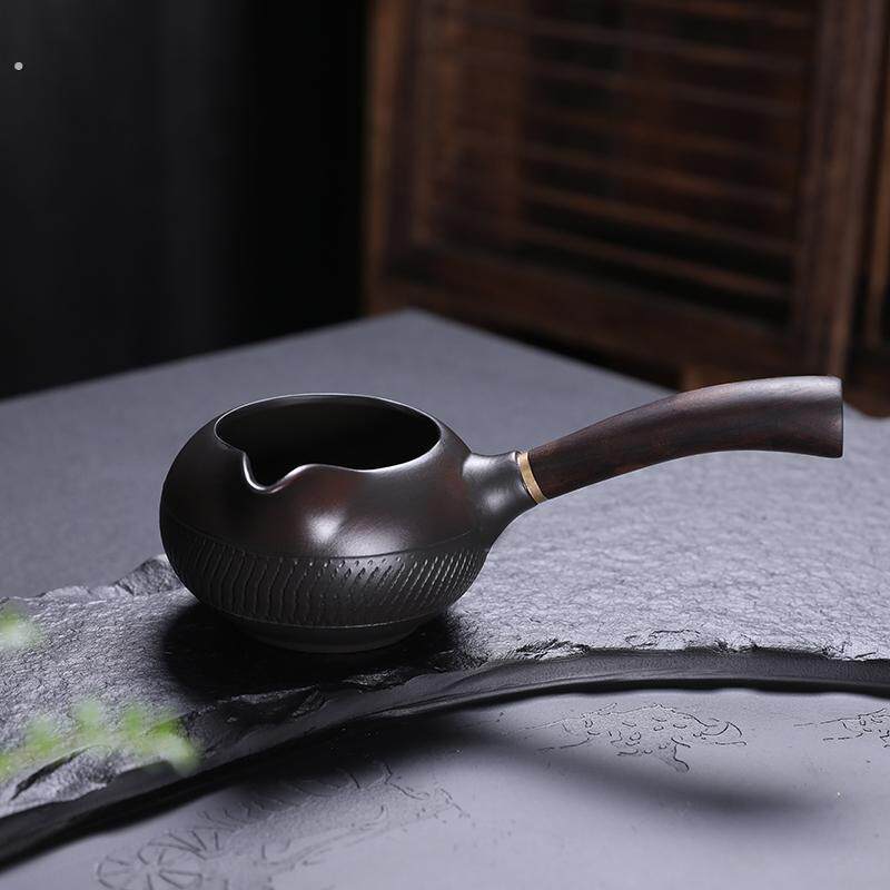 紫陶公道杯创意紫砂茶杯大容量陶瓷木柄侧把分茶杯手工雕刻大茶海