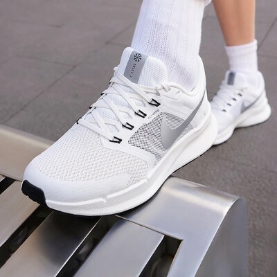耶运动NIKE耐克运动鞋女款RUN SWIFT 3训练缓震跑步鞋DR2698