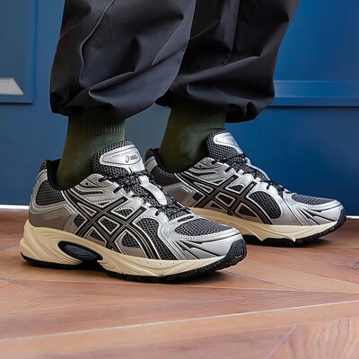 ASICS亚瑟士情侣复古休闲鞋
