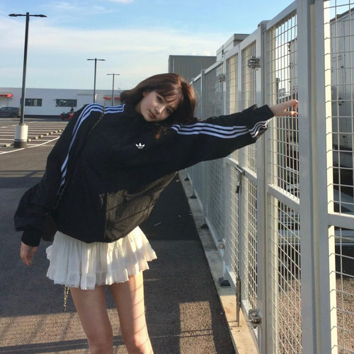阿迪达斯三叶草女三条杠梭织夹克