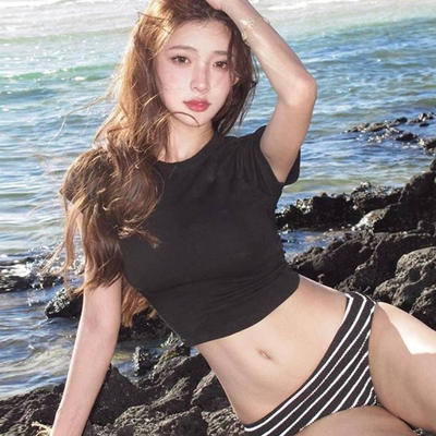 惬迪菲酷黑辣妹条纹T恤度假泳衣