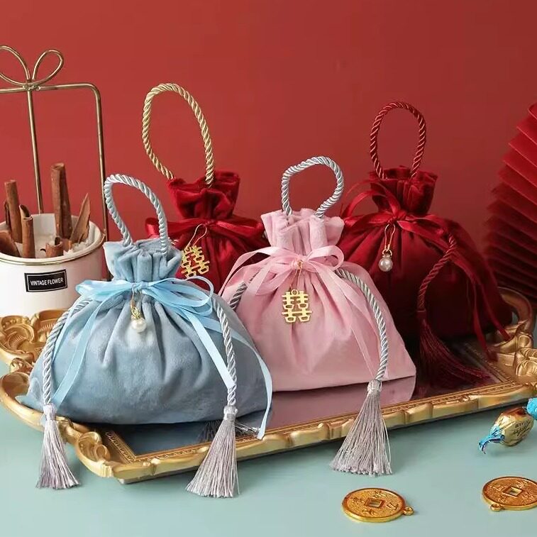 结婚丝绒喜糖袋新款创意喜糖盒婚礼手提喜糖袋中式伴手礼袋子