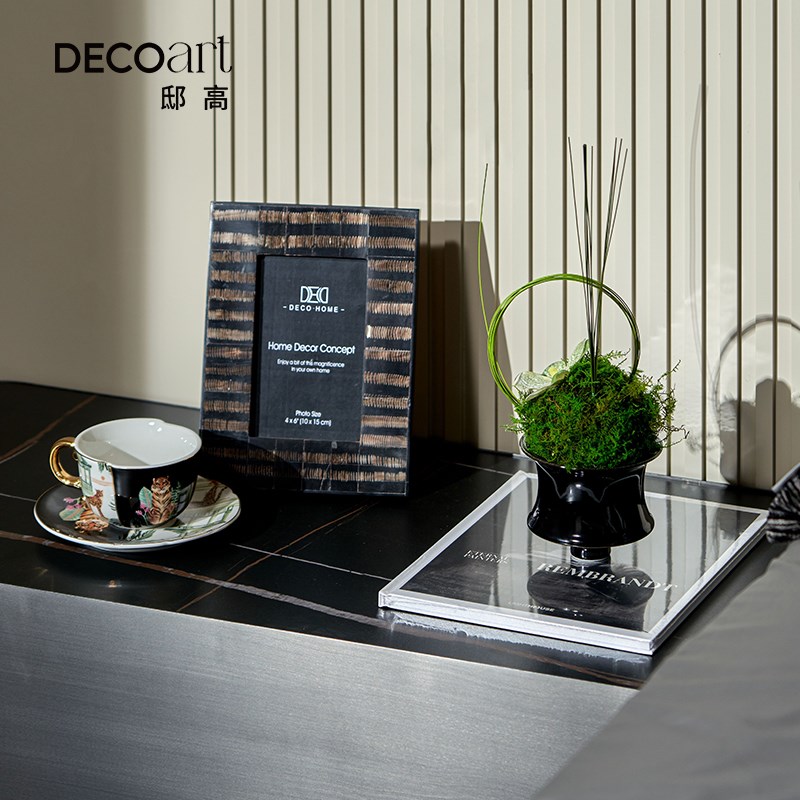 主卧梳妆台装饰品摆件花高级感轻奢风相框摆台样板间家居软装好物