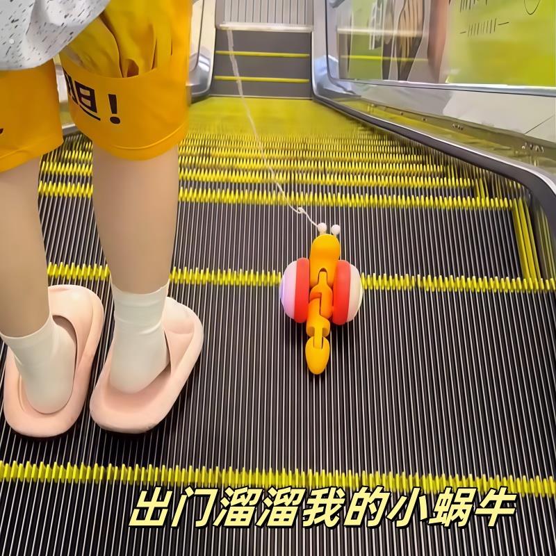 新款网红牵绳蜗牛儿童发光拉绳拖动的牵引纤绳蜗牛玩具毛毛虫牵绳