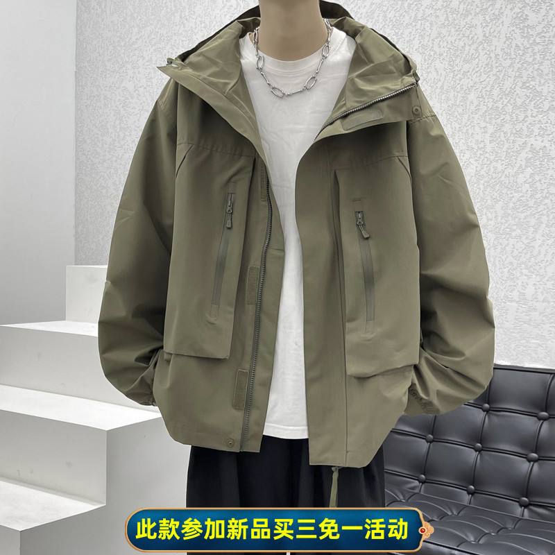 冲锋衣休闲外套男生秋冬季新款户外防水风衣青少年连帽工装夹克潮