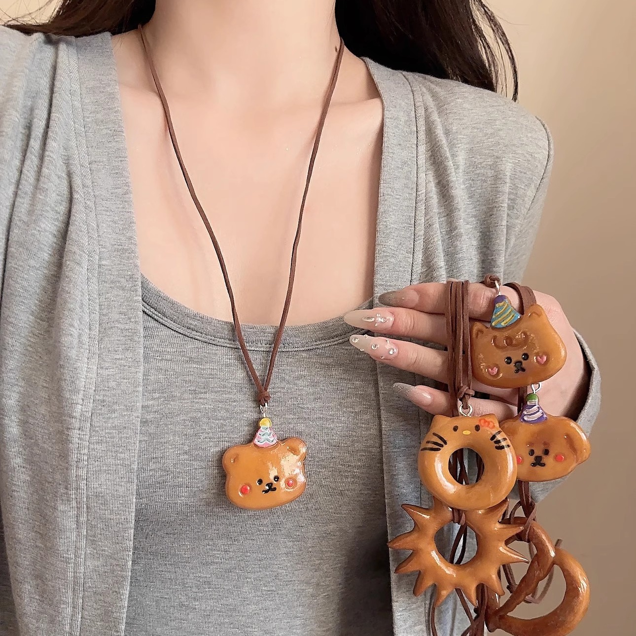 可爱焦糖小熊碱水面包吊坠项链女