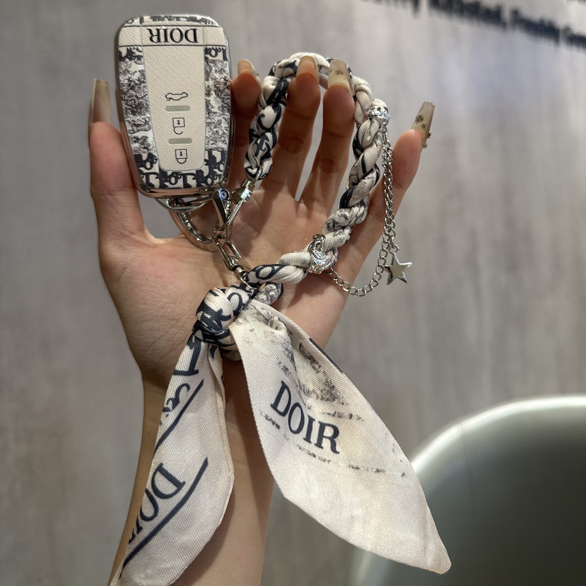 适用丰田亚洲龙钥匙套新卡罗拉凯美瑞车雷凌奕泽汉兰达荣放CHR扣