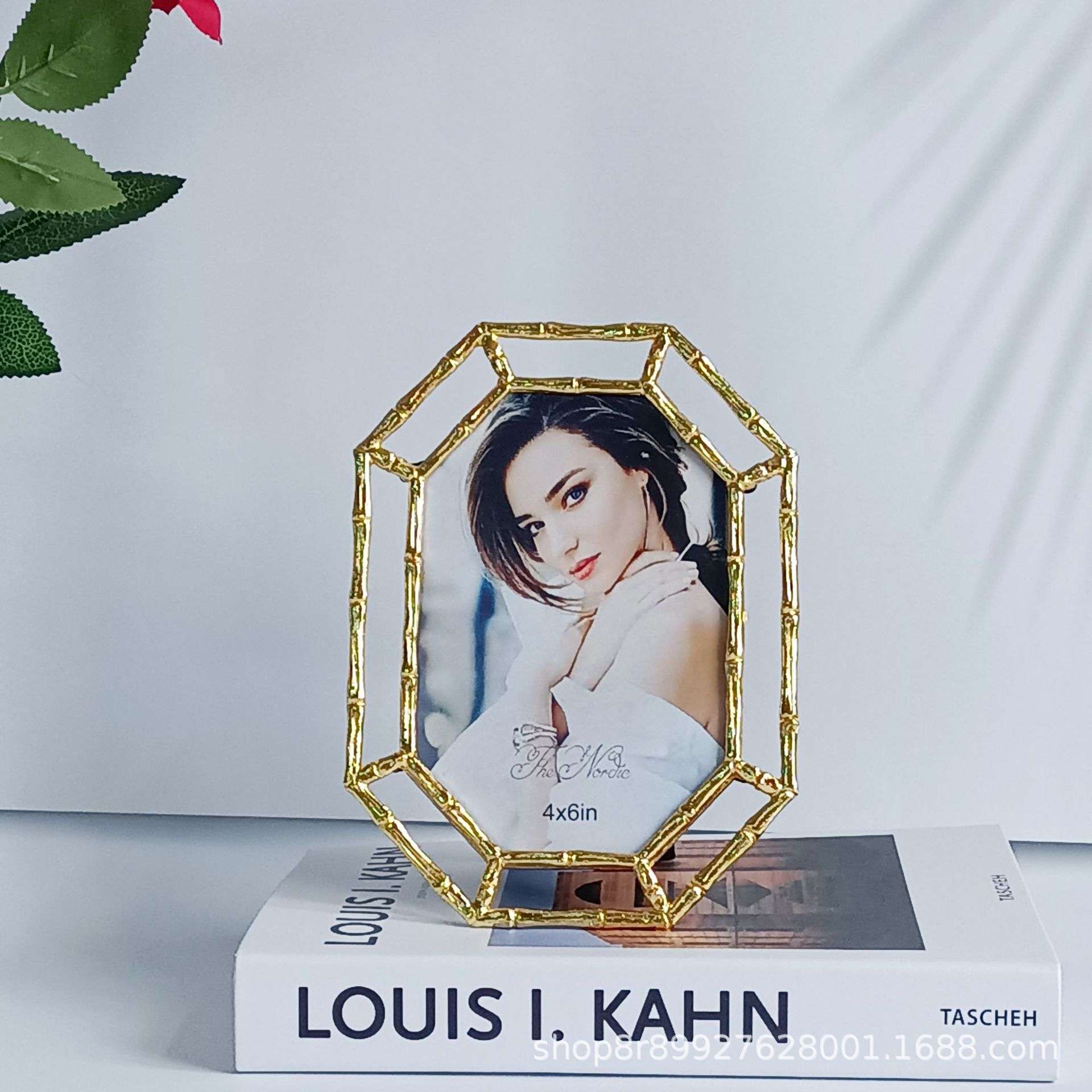 金色简约金属时尚相框摆台，简约相框家庭摆件装饰