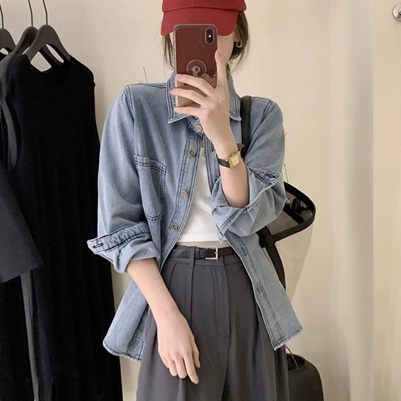 长款浅色牛仔衬衫外套女