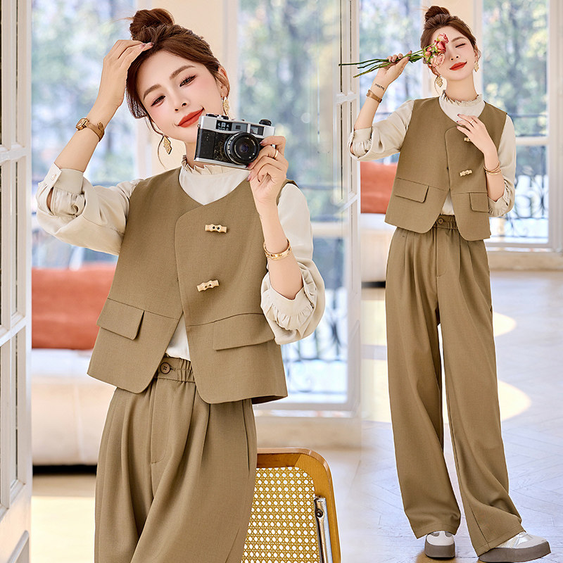 小香风穿搭一整套2026春新款超火洋气减龄休闲马甲阔腿裤三件套