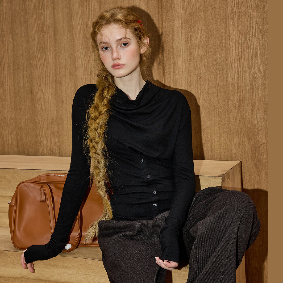 黑色冬季女式荡领修身打底T恤