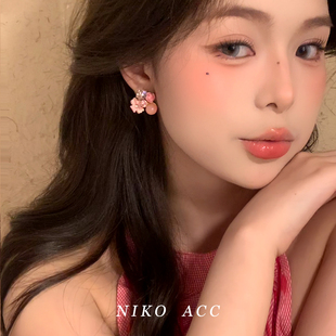 恰逢花开~独特水晶粉色花朵耳环女精致高级感耳钉小众设计感耳饰
