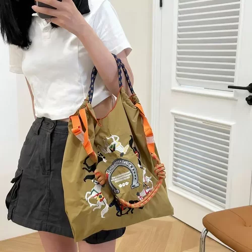 严选网红同款日系Ball Chain刺绣购物袋女时尚小众大容量单肩包潮
