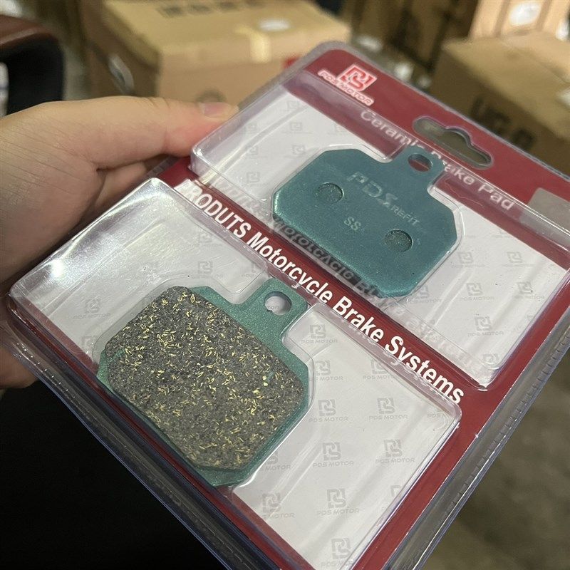 刹车皮小螃蟹对四鲍鱼对二粉色绿色金属高性能卡钳碟刹刹车片