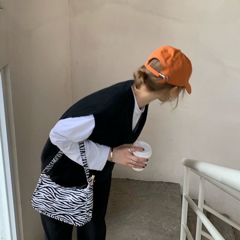 胖MM大码胖人穿搭宽松V领套头毛衣针织马甲背心女秋季外塔上衣潮