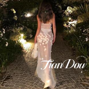 TianDou泳衣【献给爱丽丝】超重工刺绣花朵度假立体泳衣比基尼女
