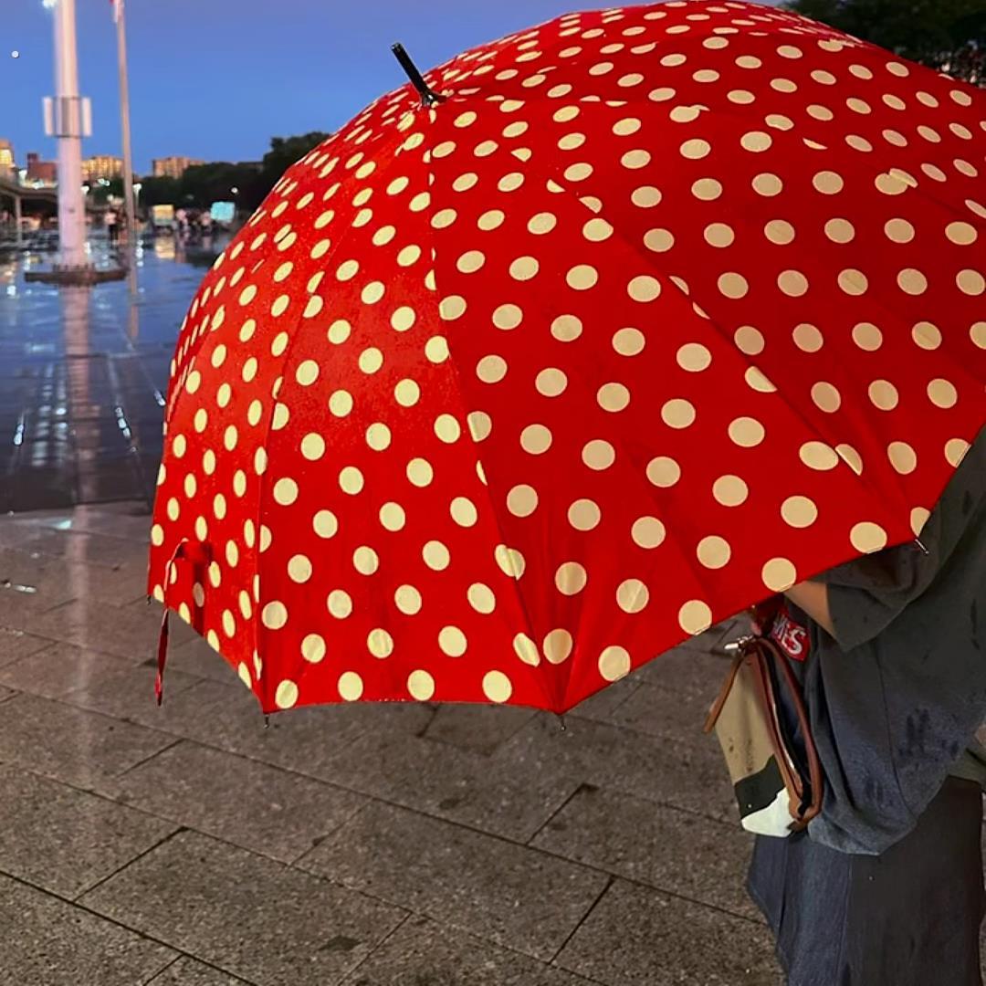红色波点雨伞高颜值氛围感复古风加大加厚折叠雨伞出游直杆长柄伞