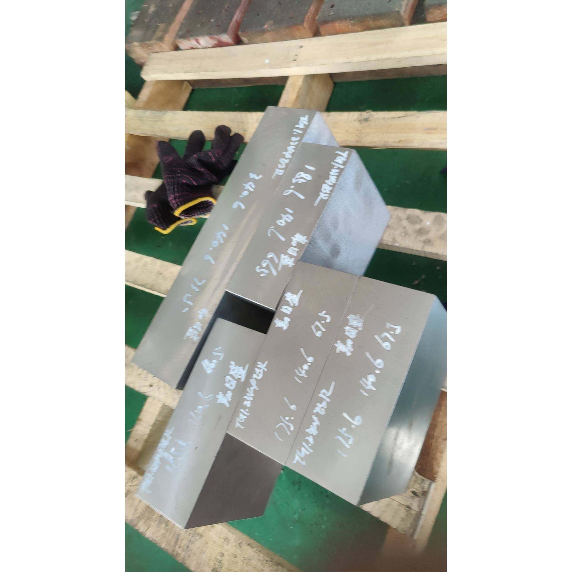 模具钢材45号钢板Cr12MoV DC53 H13 P20圆棒SKD11精光板加工