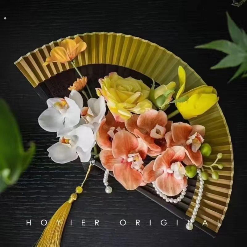 新中式新娘拍照道具渐变折扇手捧花结婚覆古风婚礼迎亲晨袍扇子