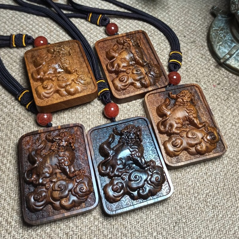 孤品一物一拍 天然原木无事牌貔貅木雕巴贡木沉香手把件 木质挂件