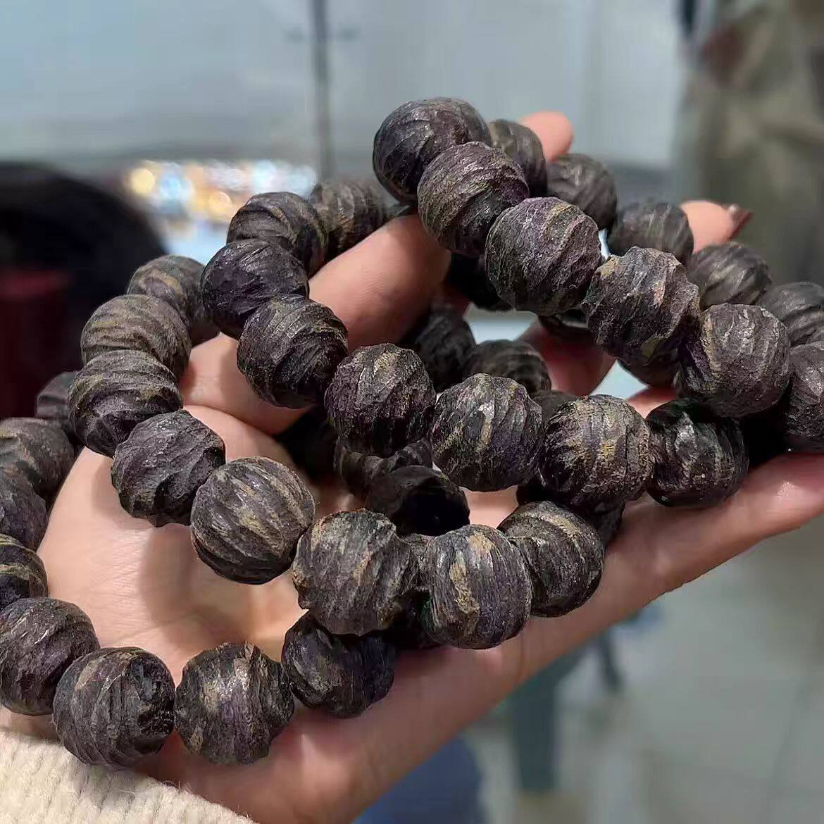 高油沉水级达拉干沉香手串老料