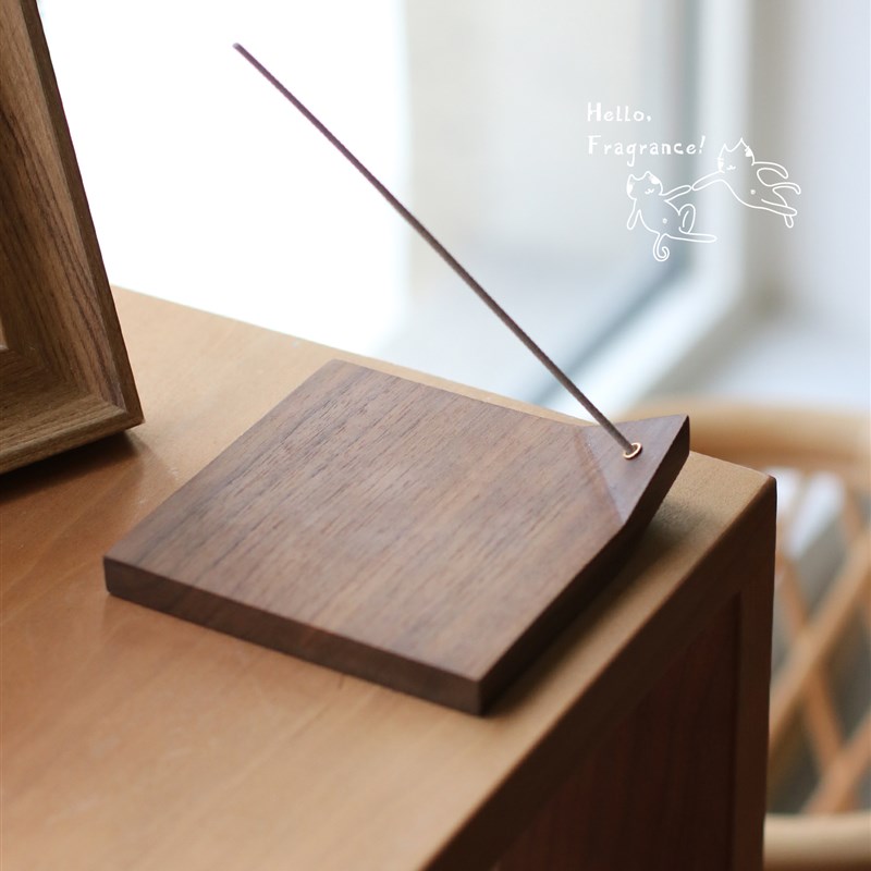 猫生衔蝉翘角香皿黑胡桃木实木家居室内香插香立香托