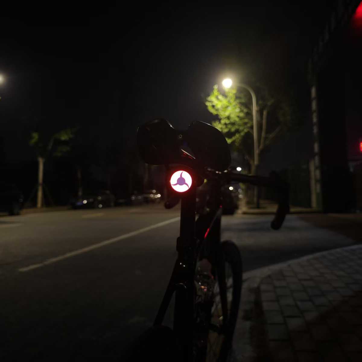 公路车动态写轮眼尾灯公路自行车恶魔之眼尾灯支持手机图传自定义