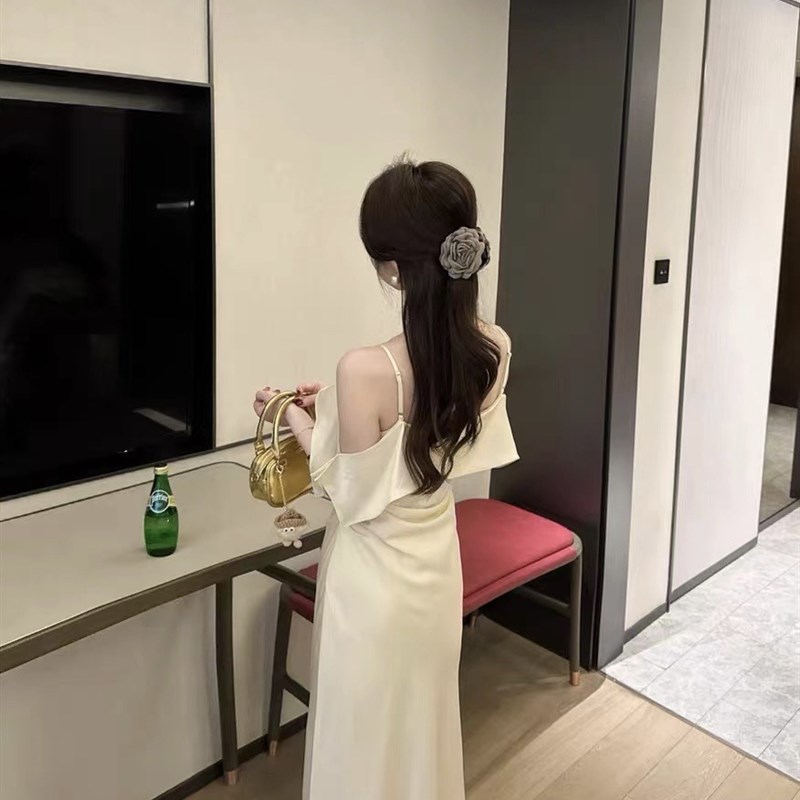 荷叶边一字肩缎面吊带礼服连衣裙女2024年夏季新款法式气质修身裙