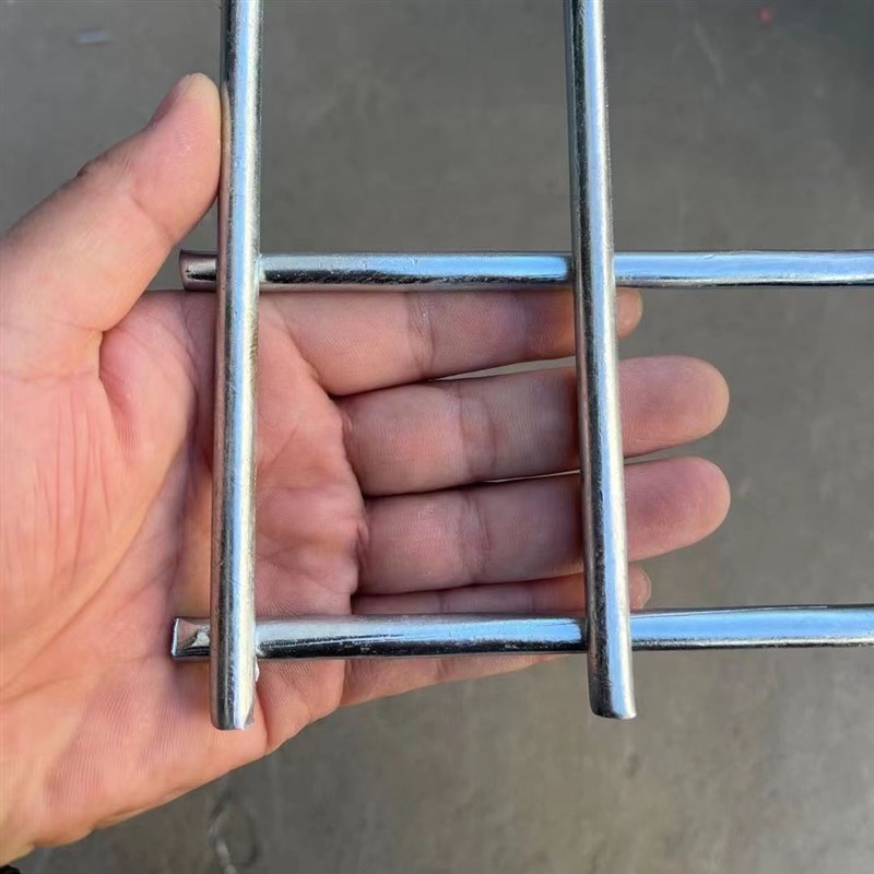 镀锌网片铁丝网围栏加粗铁网养殖加硬钢丝网工地建筑用钢筋网格片
