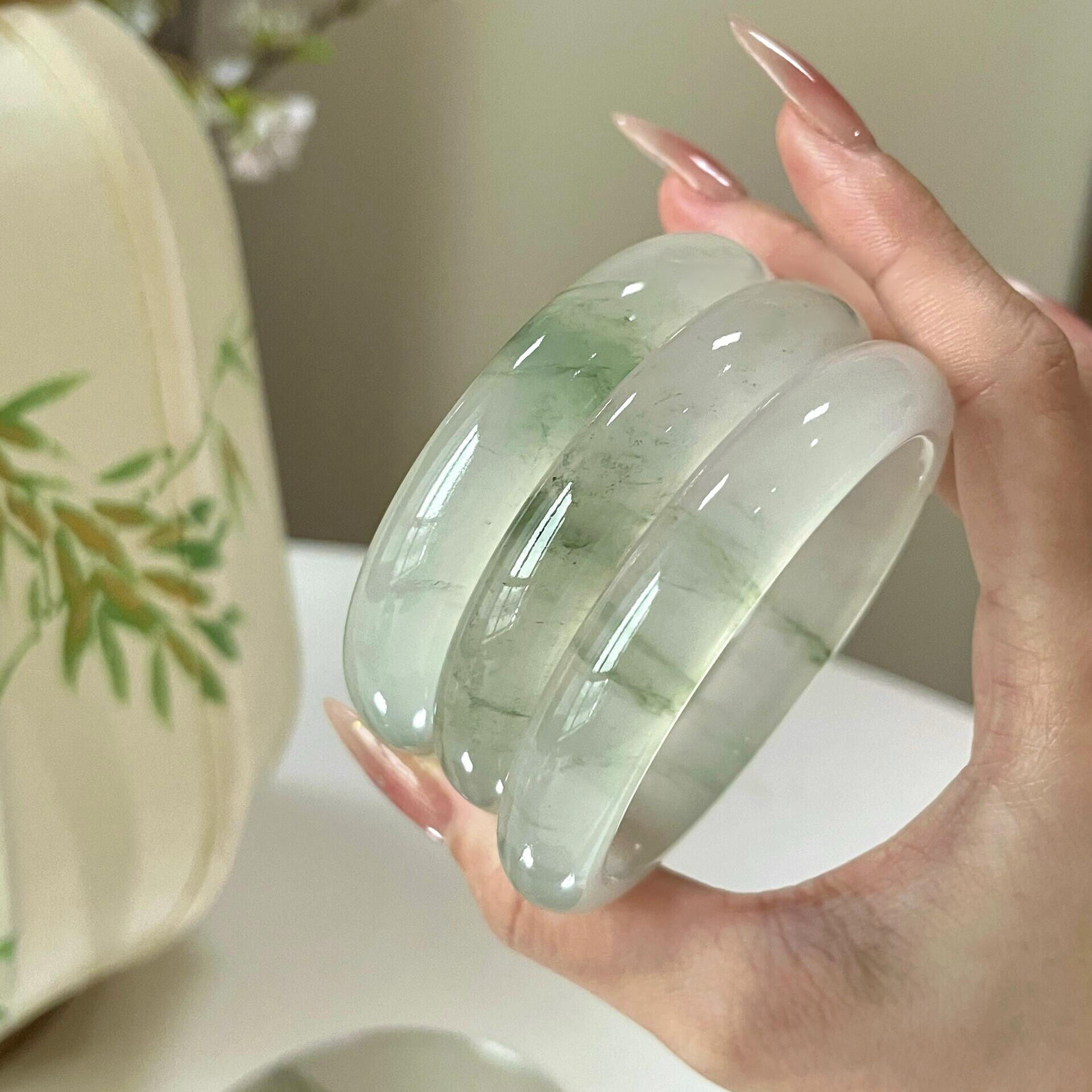 新疆天山翠天然翡翠色飘花手镯女款冰翡感玉镯冰透玉石送女友礼物