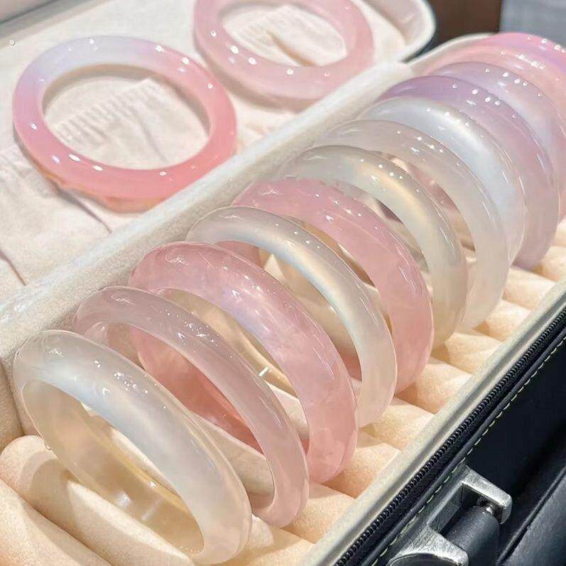 冰透藕粉色石英岩玉手镯镯子圆条贵妃玉手镯直播供货厂家直销