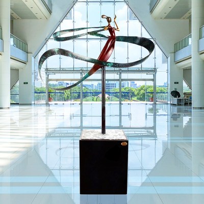 抽象艺术品雕塑制作铸铜飞天人物塑像玻璃钢别墅酒店摆件不锈钢