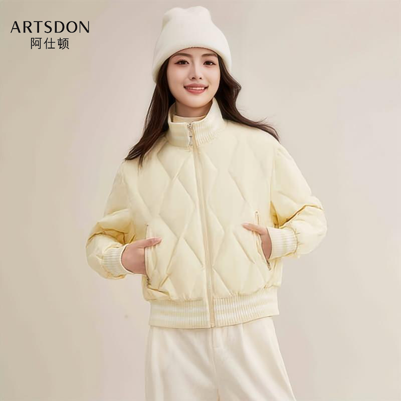 Artsdon/阿仕顿2025年秋冬女新款时尚洋气菱形格短款立领羽绒服