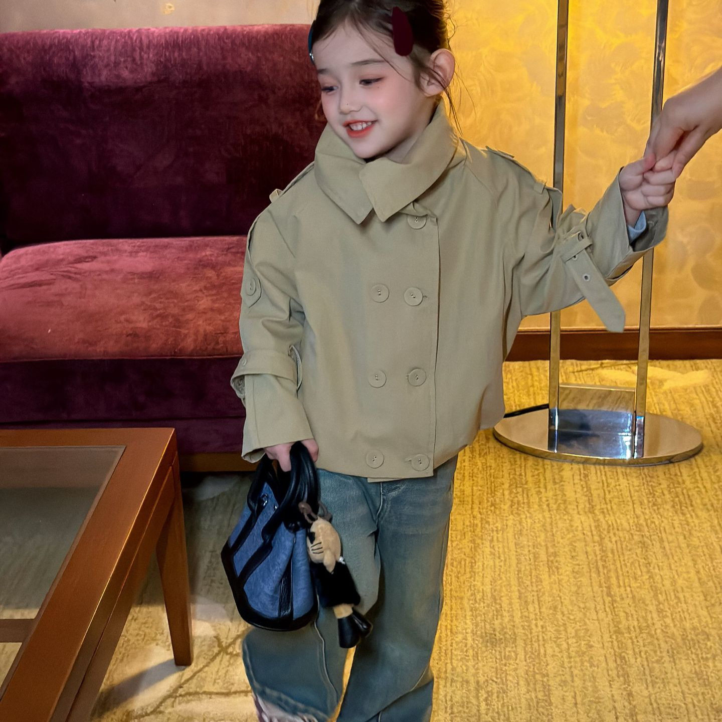 维尼果童装 2026秋季新款童装 女童卡其色双排扣短款风衣 大翻领
